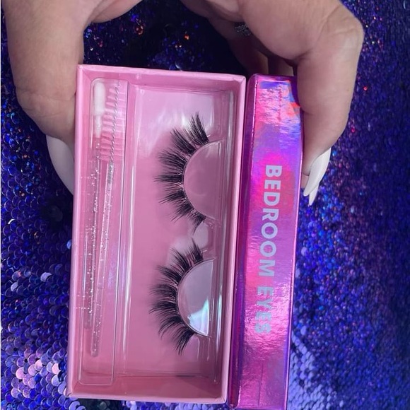 Bedroom Eyes - UrbanDoll - new segmented lashes - Picture 2 of 13